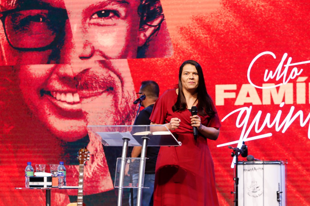 Noite de aprendizado sobre o poder das palavras no Culto da Família