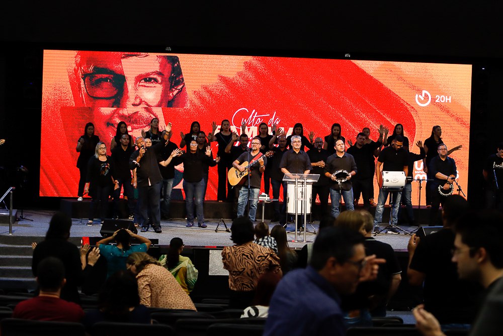 Noite de aprendizado sobre o poder das palavras no Culto da Família