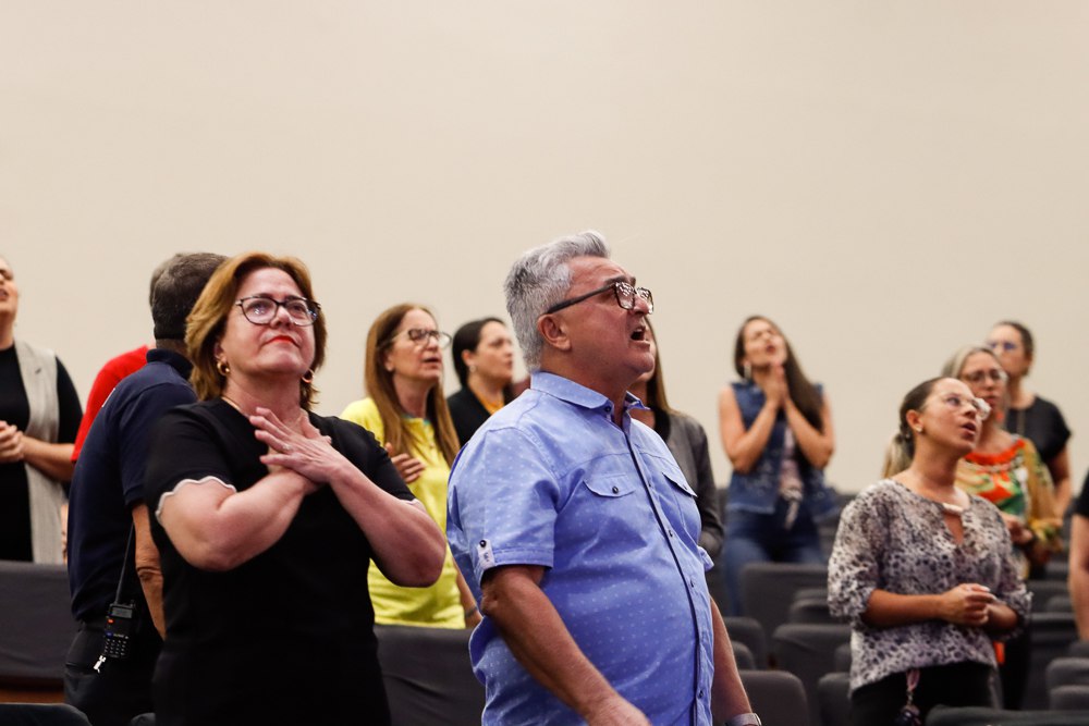 Noite de aprendizado sobre o poder das palavras no Culto da Família
