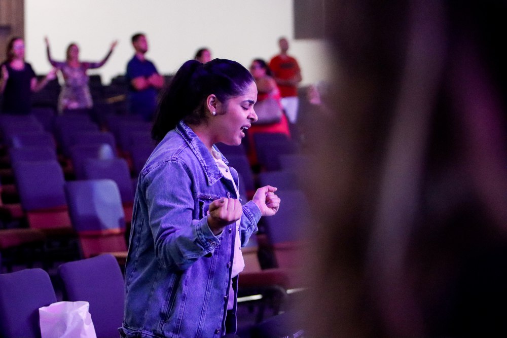 Igreja intercedeu por cura de depressão e ansiedade no Culto de Oração