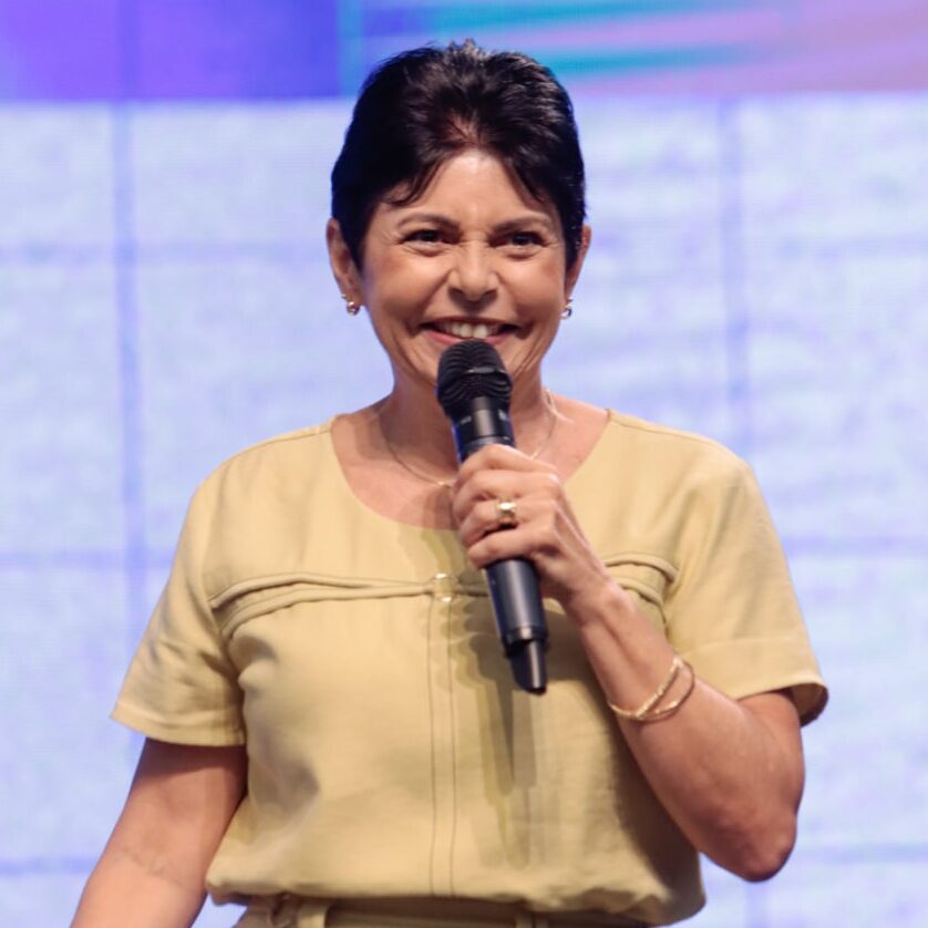 Grite mais alto! Como resistir às mentiras do inimigo e permanecer em fé? - Ana Helena