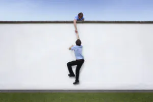 Entre a muralha e a promessa