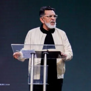 O sacerdócio do lar: quando o homem assume seu lugar - Policarpo Brito