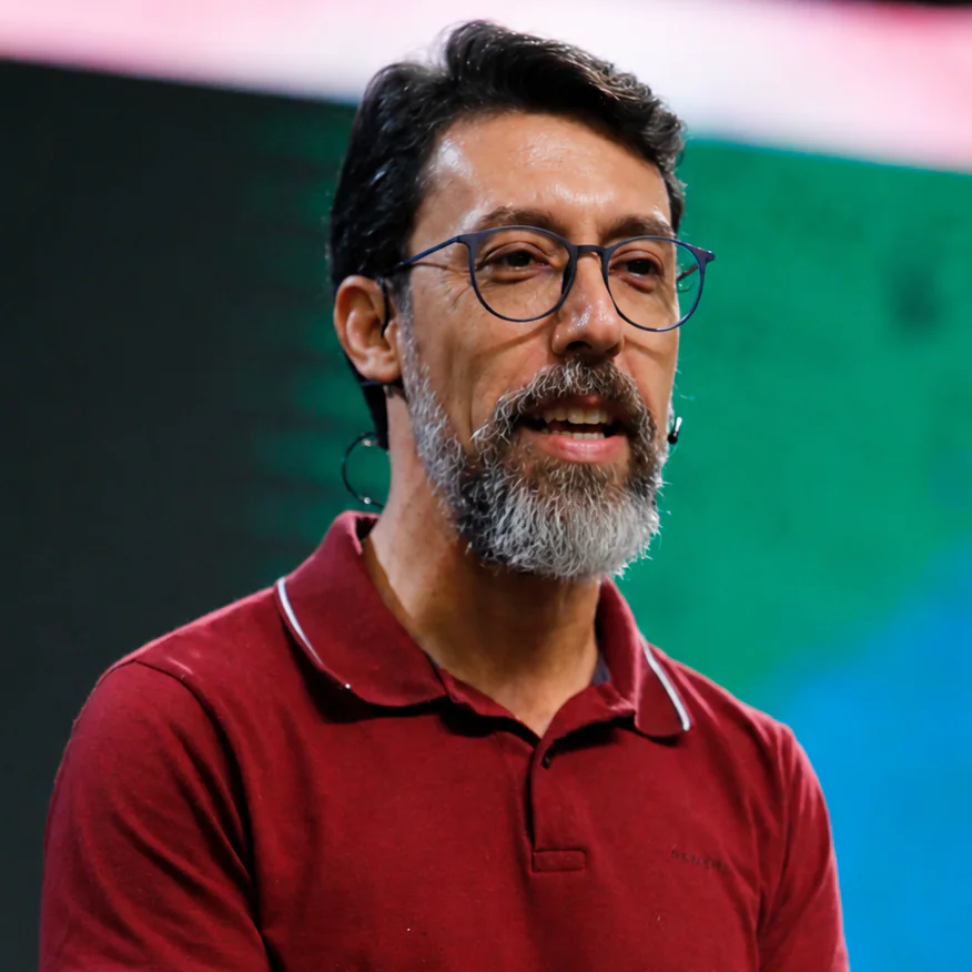 O serviço que transborda: quando a identidade em Cristo se torna adoração - Vinícius Guerra