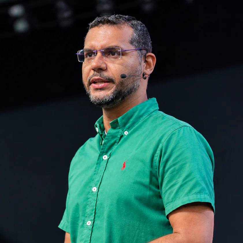 Os dons de revelação: quando o Espírito fala à Igreja - Lucas Oliveira