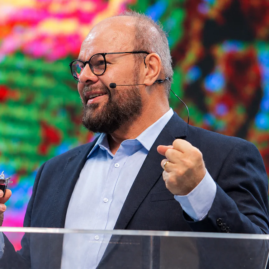 Óleo vencido ou unção fresca? A diferença entre conhecer o Espírito e fluir com Ele - Manoel Dias