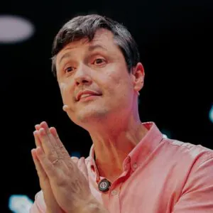 A Família Guiada no Senhor - Pr. Josias Jr.