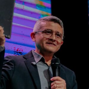 Edificação de Pessoas: Um Valor Que Fundamenta - Cleanto Silveira