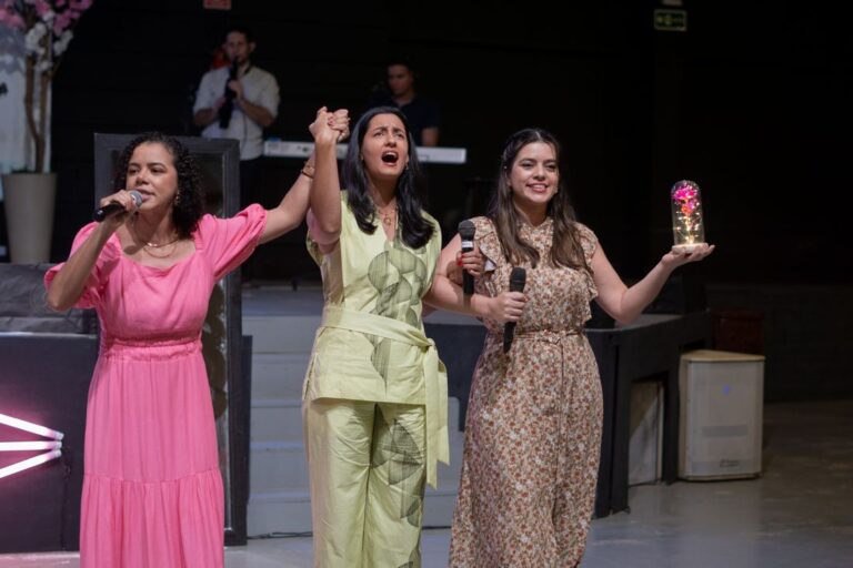 “BLOOM”: Mulheres viveram um tempo marcante de florescer em Deus